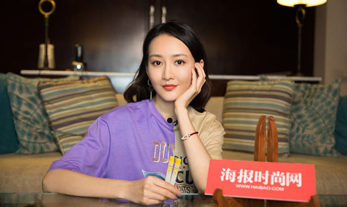 王鸥还专门录制了《旅拍》的Vlog给我们分享了她最爱的水感肌PRP血清蛋白精华。